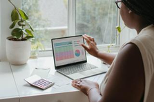 SNSプランナー｜TikTokアカウントの企画・運用を担うマーケコンサル