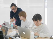 MONSTER ACADEMIAでは経験豊富な講師が丁寧にデザインのノウハウを指導します。