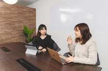 予算1,000万OK！キャリア支援の広告運用をしてくれるマーケター募集！