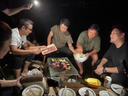 社長自ら、メンバーにお肉焼きます！ご飯も作ります！