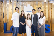社内はオープン・フラットな雰囲気。リモートワーク・フレックスも導入しています。