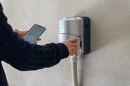 マンションなどに最適の小型充電器　幅広いニーズに応え誰にとってもEVが身近になるサービス提供をしています