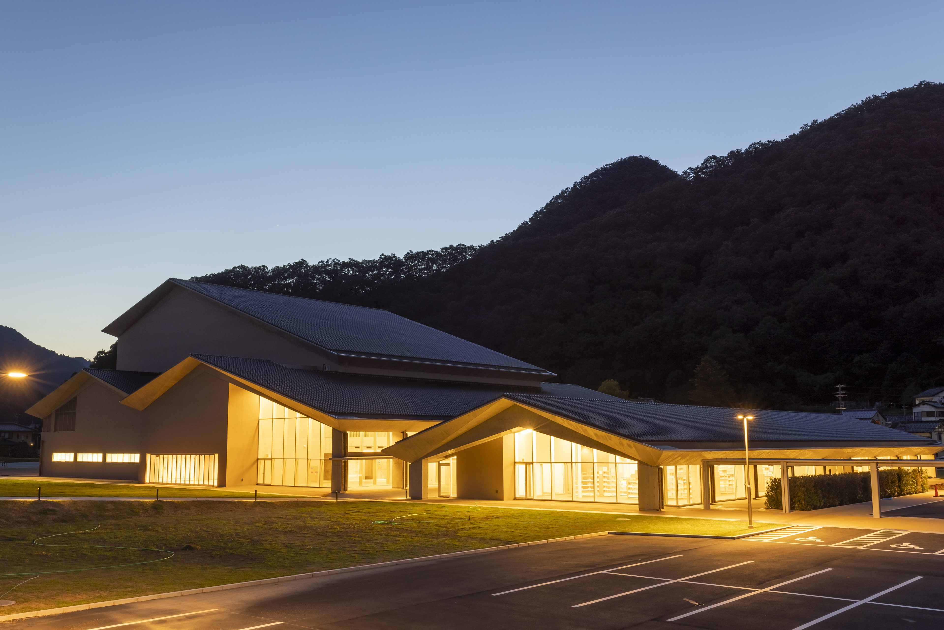 YBファブ(やぶ市民交流広場)<人と文化と郷土をつなぎ、未来を創る学びと交流の拠点>