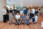 20代後半～30代が多く、自然とそれぞれを助け合える組織です！