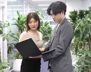 インターン、新卒、中途関係なく、フラットな組織です。熱くクレバーに目標を追い続ける文化が魅力です。