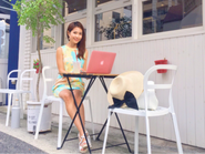 代表の折田は、マーケティングの本場フランスへの留学経験があり、その知識・経験を活かし「世の中をもっとキラキラさせたい」という想いのもと株式会社merchuを設立しました。