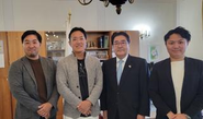 SBGでは数多くのプロジェクトを推進しています。日本食の海外輸出プロジェクトでは、ブラチスラバに拠点を構え、ヨーロッパ各国への販売展開を進めています。写真は、プロジェクトメンバーが在スロバキア川上日本大使を訪問したときのものです。