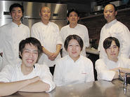 元南極料理人であるデリ長を筆頭に、個性的で明るいメンバーが揃っています