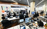 大阪府が参画する「第1回 RICE FESTIVAL」で、ギネス世界記録™への挑戦をオンライン接続・配信技術でサポート。1,022人の子どもたちが3分以内に同時におにぎりを作る様子を、読売テレビ本社会場のモニター32台に映し出しました。