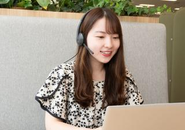 “びっくりするほど良い商品×日本一のWEBマーケ”を支えるポジション。 制作ディレクターやデザイナーと連携しながら、 施策がスムーズに進むようサポートしていく役割です。