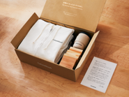 オリジナルBOXにグッズとサンキューカードを同封し、受け取りての手に渡るまでの演出も含めて提供します。
