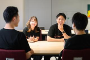 社員は少数ながら、3年間で300社を超える支援実績から得た、多業種のリアルな現場情報と顧客基盤があります。