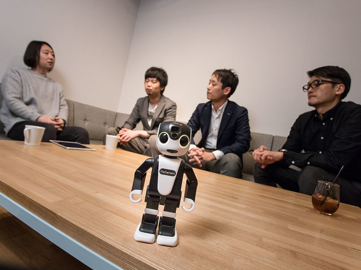 「Deep Learningを活用したロボホン向け手話通訳アプリ」の記事が掲載されました。