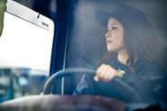 日本の物流は、いま静かに危機を迎えています。運送会社の経営者の平均年齢は63歳。後継者がいないまま、地域の物流を支えてきた会社が次々と姿を消しています。一方で業界の空車率は約50%——半分は「空気を運んでいる」状態です。そして大企業の中では挑戦の場が限られ、キャリアが停滞しがちな人も少なくありません。私たちは「道なき未来の物流をつくる」を掲げ、事業承継と革新を掛け合わせて、東海から地場配送のロールモデルをつくります。最終的に売上100億円・従業員500名の物流経済圏を目指す。停滞する日本経済を、運ぶ現場か