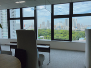 浜離宮を臨みながら仕事も出来ます。