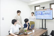 最新の生成AIのアップデートを共有している様子