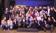 スタジアムでは、今までに多くのスターが生まれ、新たな歴史が誕生してきました。そこに筋書きはなく、そのドラマの証人となるために、多くの人が足を運びます。スタジアムは、そうした人たちの地響きのような歓声から生まれる一体感が生まれる場所です。