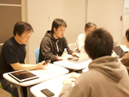 社員数は多くありませんが、１人ひとりが日本を代表する企業のサイトを担当。明日の情報セキュリティ業界をけん引すべく、日々熱い議論が交わされています。