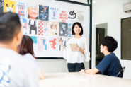 少人数制のチームでデザイン留学を運営しています。