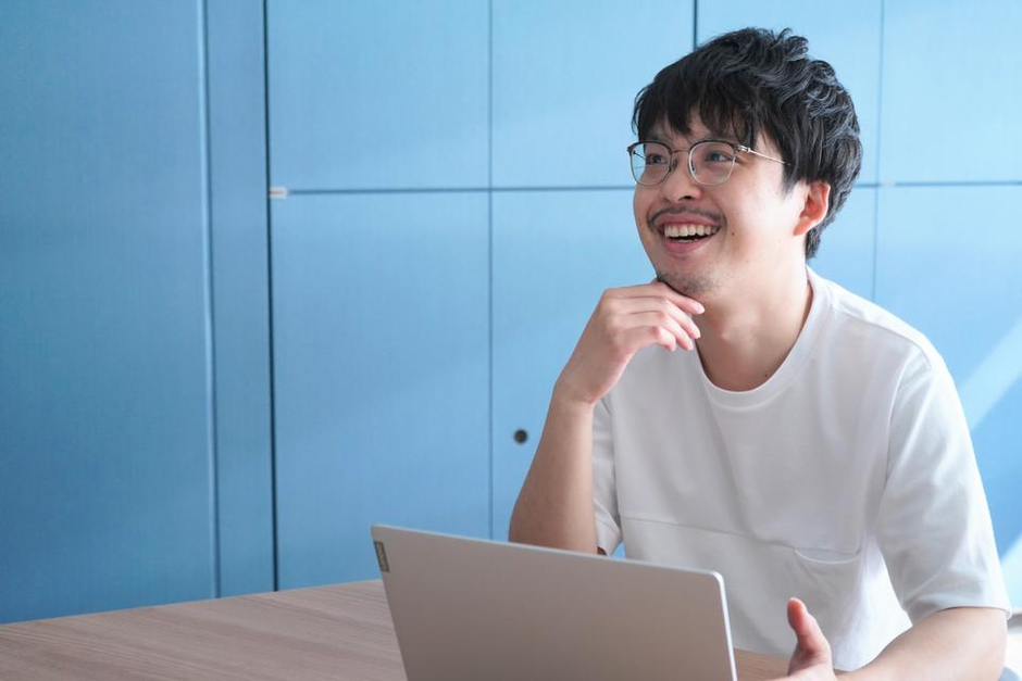 異色の経歴！元お笑い芸人の彼はなぜDearOneの営業に？ | 株式会社DearOne