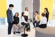 理学ボディでは、「お客様を健康にしたい」一心で日々邁進しているからこそ、新規事業のアイディアが日々飛び交っています。スピード感と自由な発想、そして目標達成から逃げない姿勢を楽しむ空気感が社内に溢れています。また、私たちは、20代の理学療法士たちが創設した会社で、マーケティングや人事、経理といった現場以外の業務も未経験から一から作り上げてきました。経験の有無に関わらず、成果を出した人が正当に評価される風通しの良い社風を大切にしており、失敗を恐れるよりまず挑戦する前向きな姿勢を大切にしています。