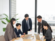 受講者や企業の声に向き合いながら、講師自身が主体となって研修の質を高めていきます。