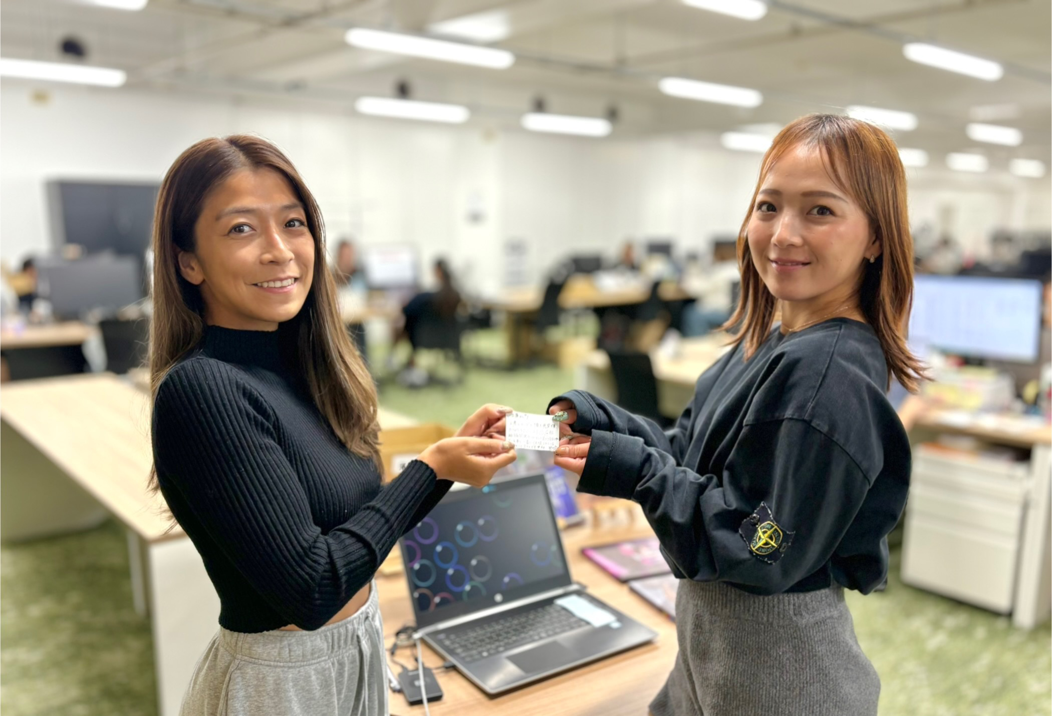 仲間を称え合う文化をつくる──ワールドフィットの「Good Job Card」