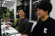 エンジニアチームの新芽さんと岡田さん