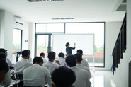 現地で運営する日本語学校の様子。