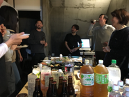 オフィスパーティーの様子です。弊社オフィシャル居酒屋で扱っている美味しいビールを用意してます！