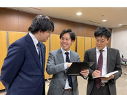 チームで成果を出すことを大切にしています、質問や相談は先輩や社員たちに気軽にできます