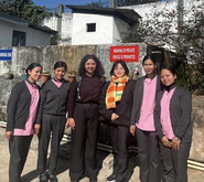 インド、メガラヤ州の看護学生と弊社チーム。