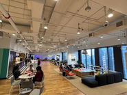 海外に行った時はシェオフィスやカフェで働いたり