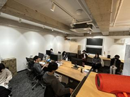 渋谷Sakura Stageから徒歩3分。新たなランドマークすぐ。渋谷駅から雨に濡れない抜け道あり。