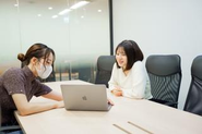 定期的に1on1を実施！ひとりひとり異なるキャリアマップを作成し、目的を明確にしエンジニアとして自覚を持って成長していきます。書籍貸出制度や資格支援制度など、弊社のスキルアップ支援制度を最大限活用していただけますので、自分次第でキャリアアップ・スキルアップの機会はいくらでも作れます！