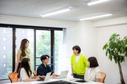 新しい事にチャレンジするメンバー！お互い刺激し合ってアイディアを出し、日々変化を楽しむ。