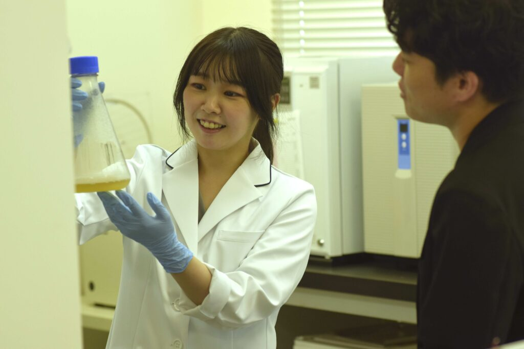 【サボ　愛称板】（表）ちとせ CHITOSE（裏）いぶり IBURI ちとせのひと 山本安里沙 ～全員が主人公、尖っていても調和する