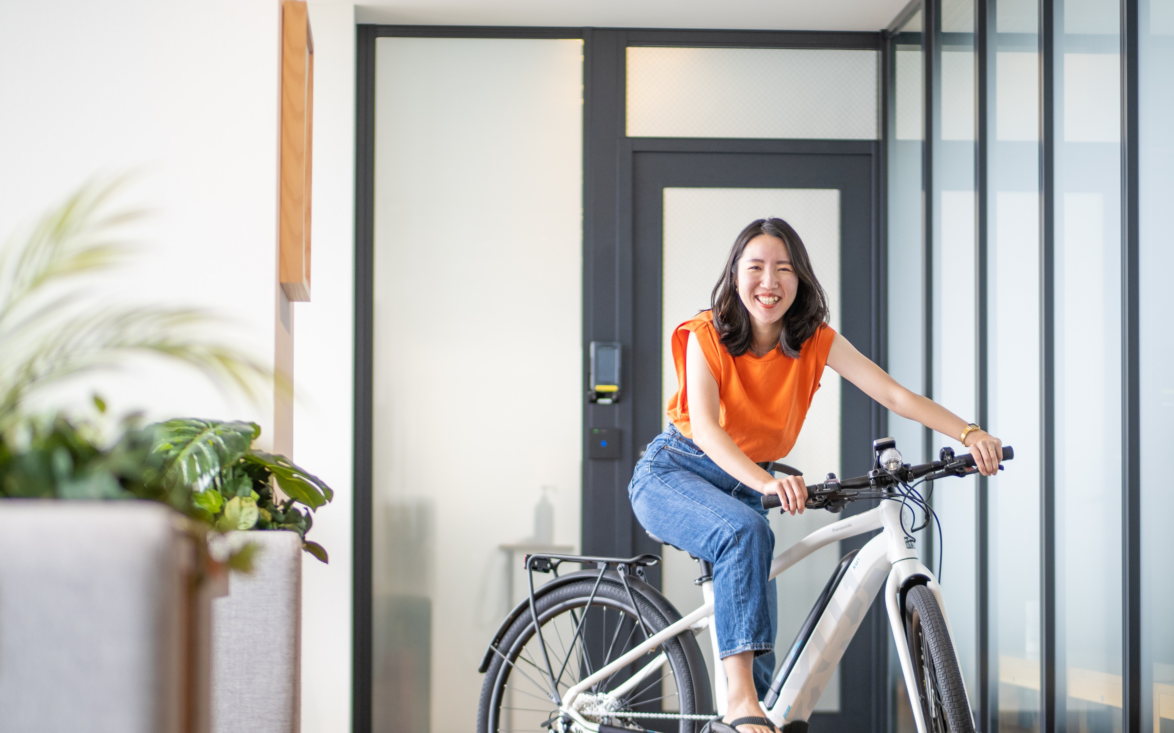 【社員インタビュー】シェアモビリティで街づくり！ベンチャーを支える広報・総務の笑顔の秘密