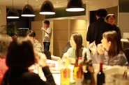 ２〜３ヶ月に一度本社で実施しているゆるっとした飲み会『ビアバッシュ』の様子です。参加連絡も不要なので業後に気軽に参加できますよ◎