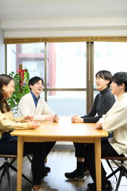 校舎はアットホームな雰囲気で、職員・講師・生徒が和気あいあいとした雰囲気で過ごしています。