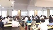 3ヶ月に1回、海外の駐在員と国内メンバーが一度に会するグローバル会議を行います！
