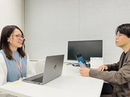 20代～30代の社員が多く、意見の出しやすいフラットな会社です。 社員同士の交流を深めるイベントや活動も多く勉強会や研修などインプット、アウトプットの場も豊富です。
