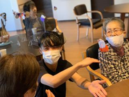 「支える人」と「支えられる人」だけの関係じゃない。 CLOVERでは、高齢者とスタッフが一緒に過ごす中で、会話をしたり、笑ったり、ときには教えてもらったり。日々の自然な関わりが生まれています。  世代や立場に関係なく、誰もが誰かとつながり、自分らしく過ごせる。  そんな「人が集まる幸せなコミュニティ」を、福祉の中からつくっていきたいと考えています。