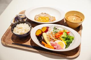社内レストランで毎日美味しいランチを。