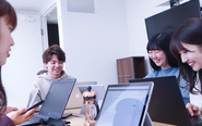 男性と女性の比率は4：6。いつも賑やかです！
