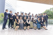 「最高の仲間」と「最高の未来」を創造する会社というVisionを掲げ日々邁進しています。VisionBaseの代表でもあり、とことん仲間思いの宮﨑は「最高の仲間が集まる会社でありたい。最高の仲間がいれば、不可能も可能になる。笑顔が溢れご機嫌で働く会社でありたい。ご入社頂ける皆さんと生涯の仲間になりたいし、ここで生涯の仲間を作ってほしい。そしてその仲間と不可能を可能にしていきたい。人間関係が希薄な会社が増える中で、そういう機能を備えた会社でありたい」と強い決意を持っています。