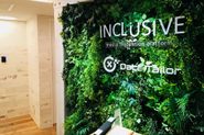 社名の«INCLUSIVE»には「インターネットサービスの生態系を全てINCLUSIVE（内包）する新たな企業」を目指すという意味がこめられております。