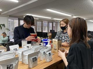 社内オリジナルコーヒーを作成しました。※写真は試飲時の様子