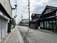 かつては人が多くてまっすぐ歩けなかった商店街