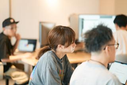 デザイン経営の自らの実践によって人材の付加価値を高めることを推進し、一人ひとりがプロフェッショナルとして成長する環境と機会を絶えず整備しています。